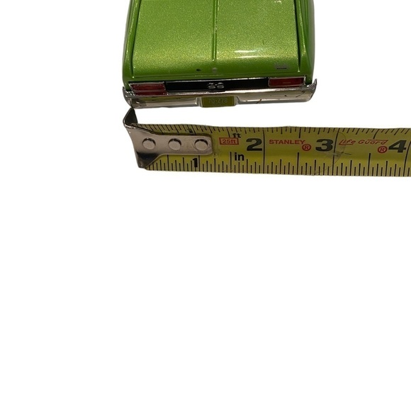 Maisto 1970 Chevrolet Nova SS Diecast Vehicle Lime Green - Picture 16 of 16